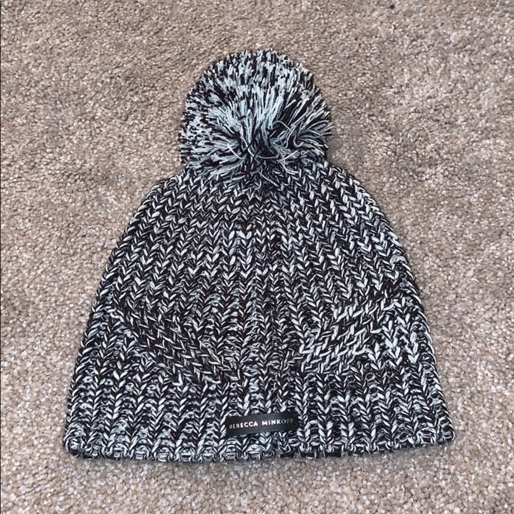 Super cute beanie never worn!
